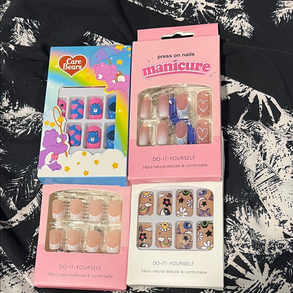 Care Bears and‎ Floral Press-On Nail Set